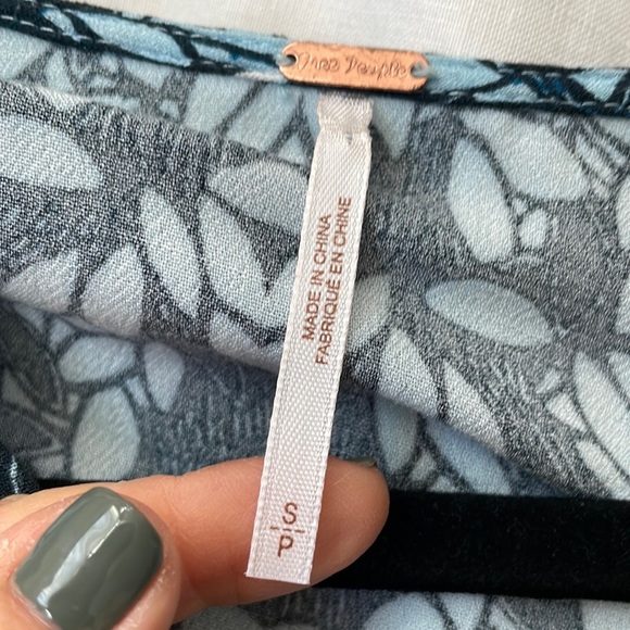 FREE PEOPLE BLUE BIRDS BOHO OVERSIZED TOP - Picture 3 of 3